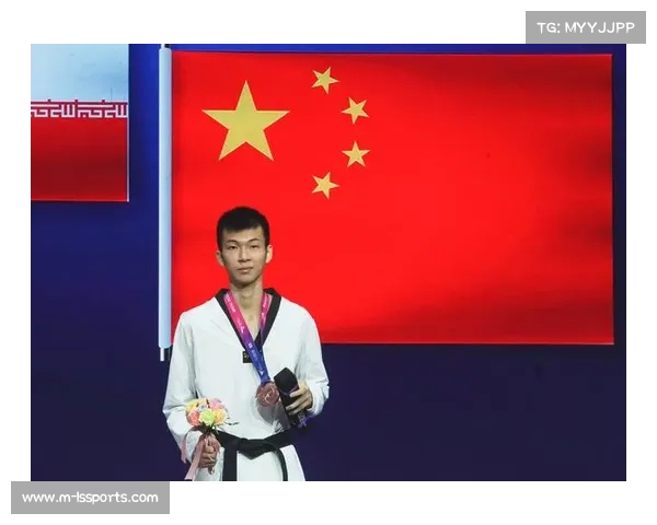 北京体育大会少年选手以腿为剑，展现跆拳道礼仪精神